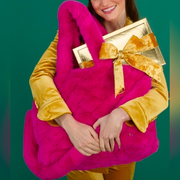 OLIVER THOMAS: Vegan Fluffy Fur Raspberry Tote & Matching Clip-on Interior Pouch - Picture 16 of 16